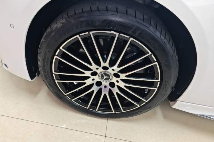 Used Mercedes-Benz C-Class 2024 Restyled C 260 L Sport Edition Left Front Wheel Hub