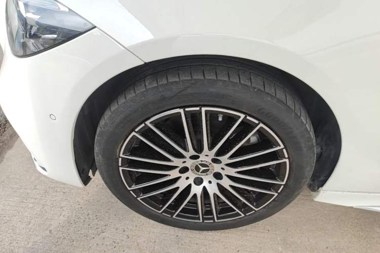 Used Mercedes-Benz C-Class 2024 Restyled C 260 L Sport Edition Left Front Wheel Hub