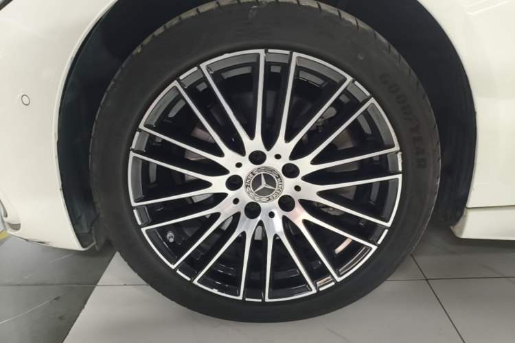 Used Mercedes-Benz C-Class 2024 Second Facelift C 260 L Sport Edition Left Front Wheel Hub