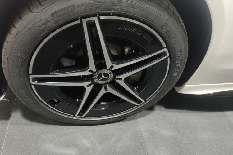 Used Mercedes-Benz C-Class 2024 Facelifted C-Class 260 L Night Edition Sports Version Left Front Wheel Hub