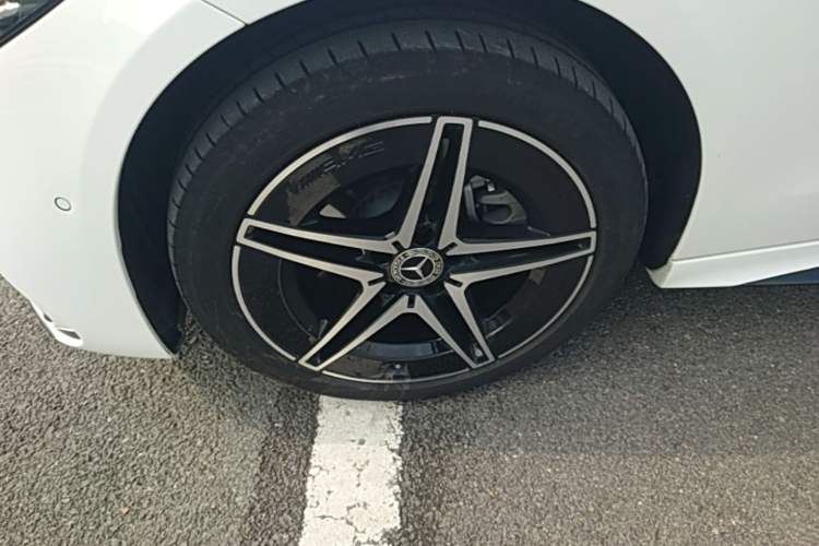 Used Mercedes-Benz C-Class 2024 Second Facelift C 260 L Starry Night Sport Edition Left Front Wheel Hub