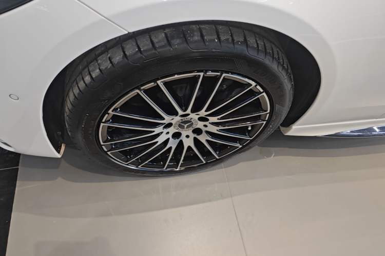 Used Mercedes-Benz C-Class 2024 Restyled C 260 L Sport Edition Left Front Wheel Hub