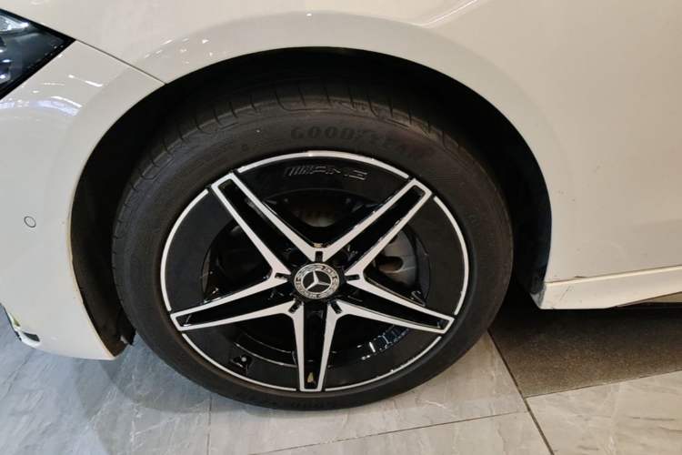 Used Mercedes-Benz C-Class 2024 Second Facelift C 260 L Starry Night Sport Edition Left Front Wheel Hub