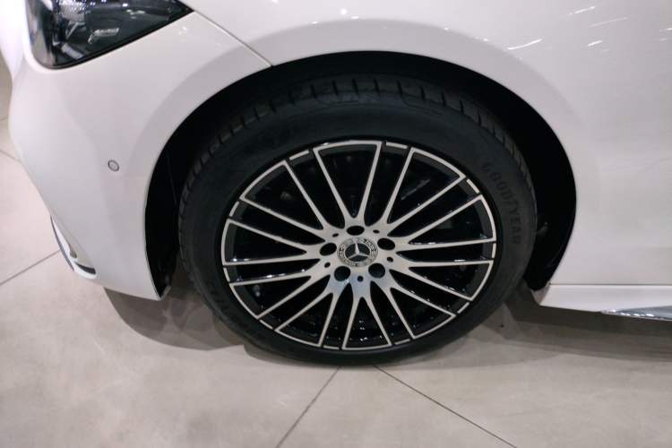 Used Mercedes-Benz C-Class 2024 Restyled C 260 L Sport Edition Left Front Wheel Hub