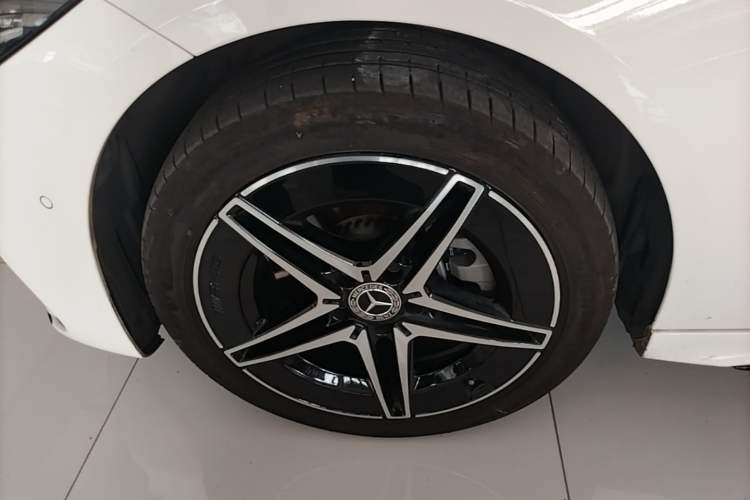Used Mercedes-Benz C-Class 2024 Facelift C 260 L Night Edition Sport Version Left Front Wheel Hub