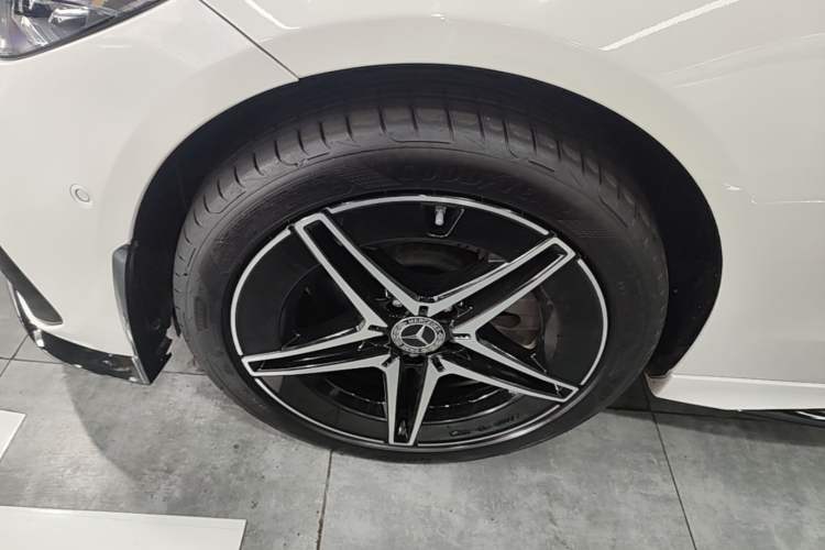 Used Mercedes-Benz C-Class 2024 Facelifted C-Class 260 L Night Edition Sports Version Left Front Wheel Hub