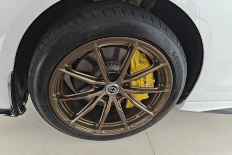 Used Mercedes-Benz C-Class 2024 Restyled C-Class 260 L Sport Edition Left Front Wheel Hub