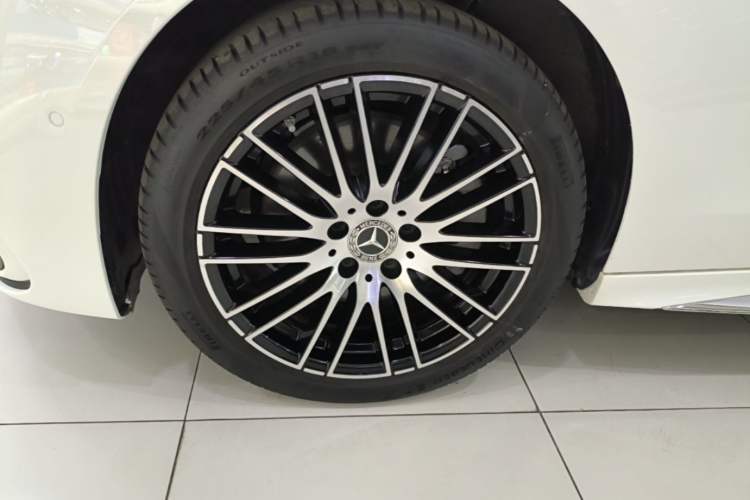 Used Mercedes-Benz C-Class 2024 Restyled C 260 L Sport Edition Left Front Wheel Hub