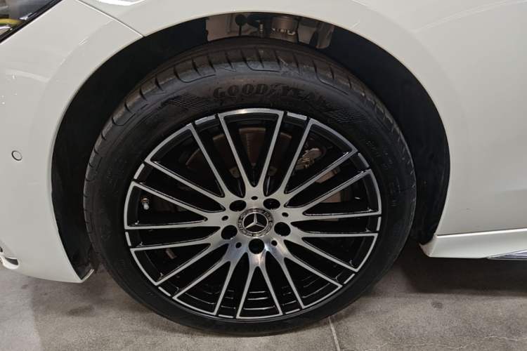 Used Mercedes-Benz C-Class 2024 Restyled C 260 L Sport Edition Left Front Wheel Hub