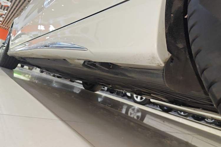 Used Mercedes-Benz C-Class 2024 Second Facelift C 260 L Sport Edition Left Side Sill