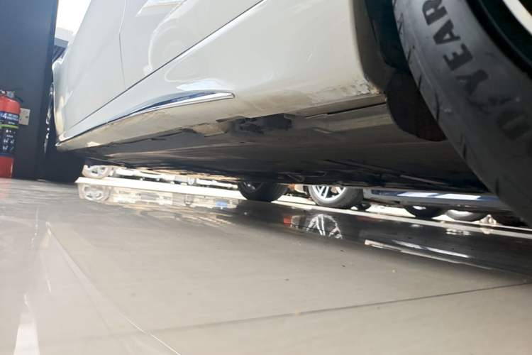 Used Mercedes-Benz C-Class 2024 C 200 L Sport Edition Left Side Sill