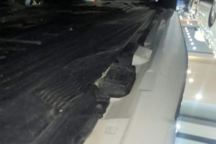 Used Mercedes-Benz C-Class 2024 Facelifted C-Class 260 L Night Edition Sports Version Left Side Sill