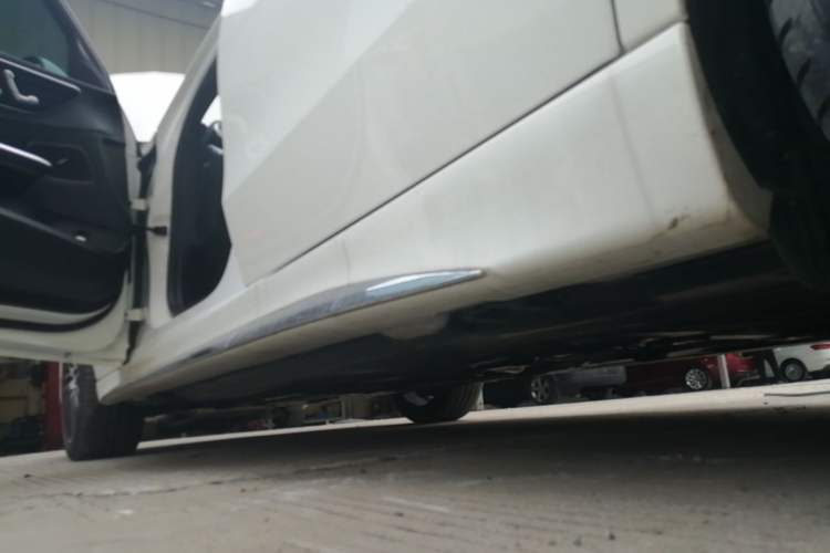 Used Mercedes-Benz C-Class 2024 Restyled C-Class 260 L Sport Edition Left Side Sill