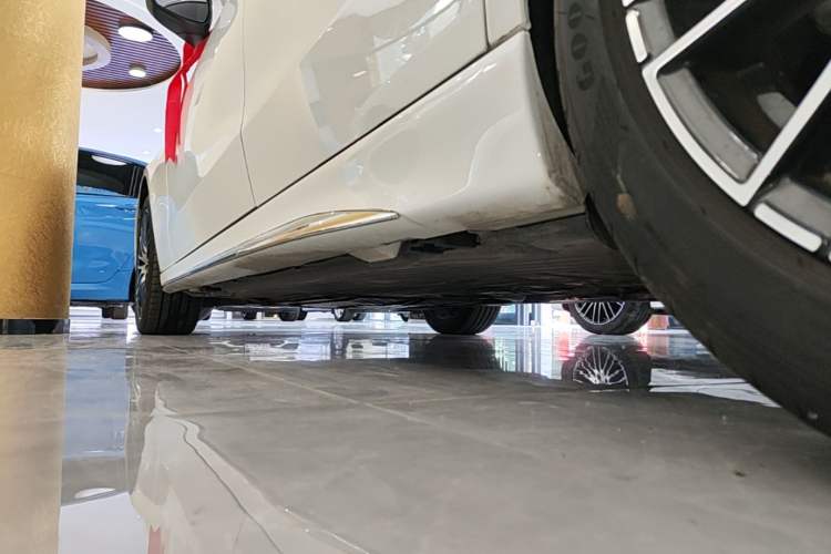 Used Mercedes-Benz C-Class 2024 Restyled C 260 L Sport Edition Left Side Sill