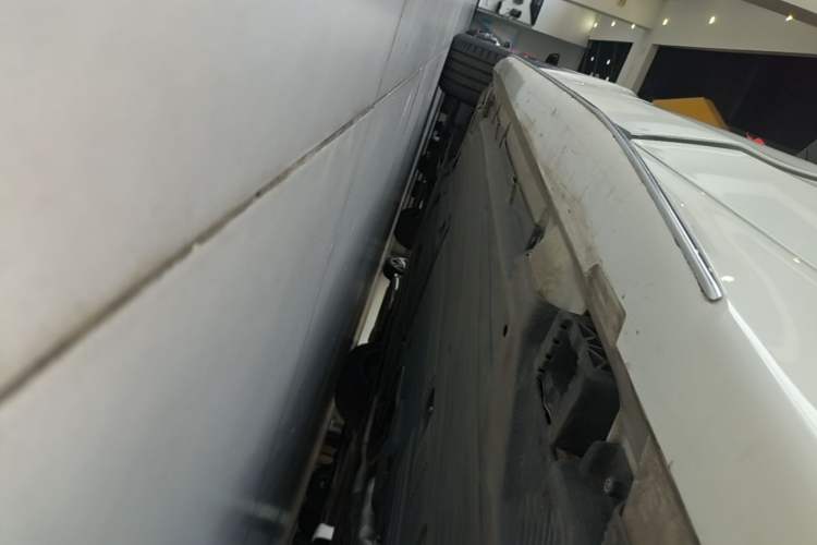 Used Mercedes-Benz C-Class 2024 C 200 L Sport Edition Left Side Sill