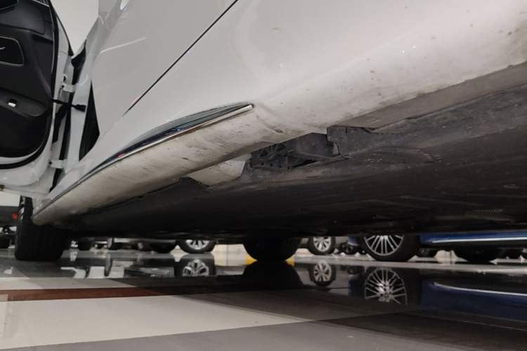 Used Mercedes-Benz C-Class 2024 C 260 L Sport Edition Left Side Sill
