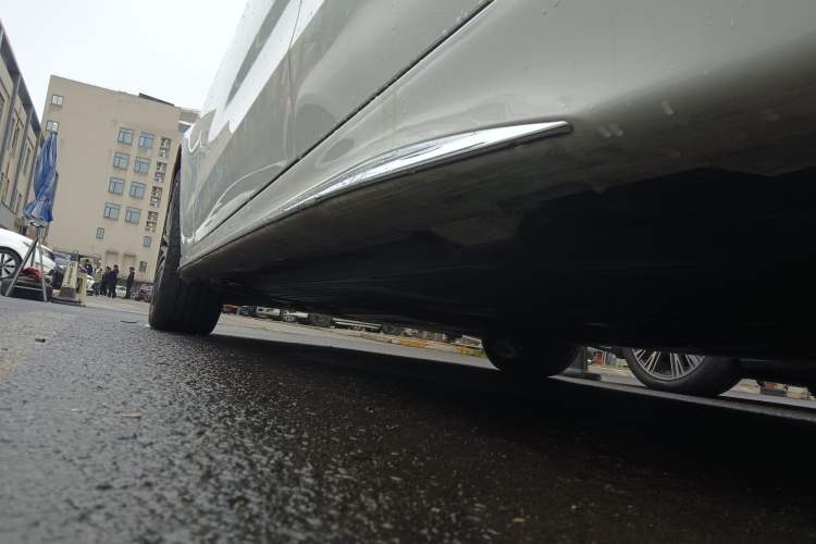 Used Mercedes-Benz C-Class 2024 Second Facelift C 260 L Sport Edition Left Side Sill
