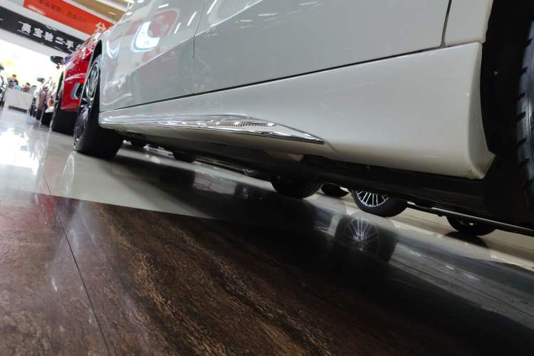 Used Mercedes-Benz C-Class 2024 Restyled C 260 L Sport Edition Left Side Sill