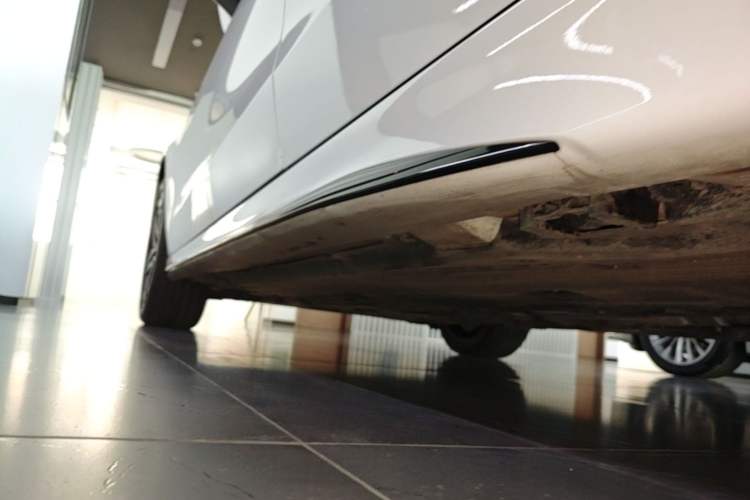 Used Mercedes-Benz C-Class 2024 Facelifted C-Class 260 L Night Edition Sports Version Left Side Sill