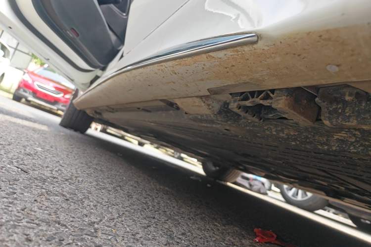 Used Mercedes-Benz C-Class 2024 Restyled C 260 L Sport Edition Left Side Sill