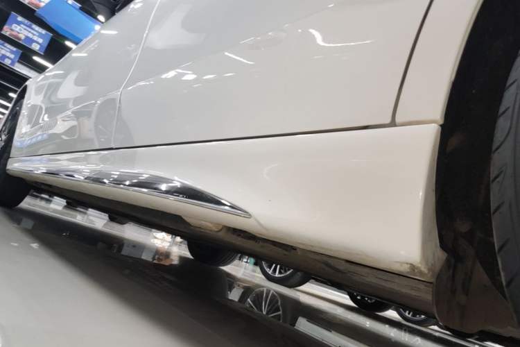 Used Mercedes-Benz C-Class 2024 Restyled C 260 L Sport Edition Left Side Sill