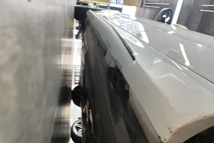 Used Mercedes-Benz C-Class 2024 Facelifted C-Class 260 L Night Edition Sports Version Left Side Sill