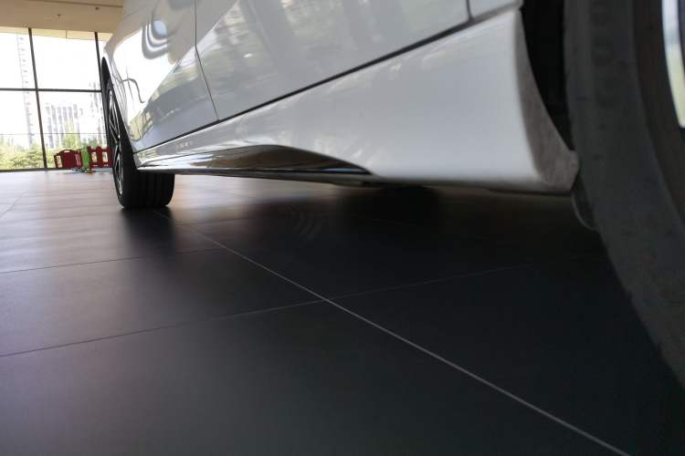 Used Mercedes-Benz C-Class 2024 Facelifted C-Class 260 L Night Edition Sports Version Left Side Sill