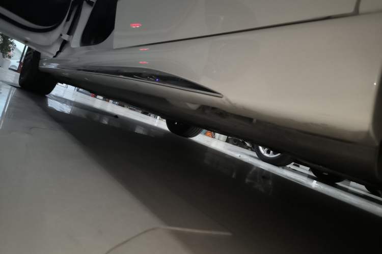 Used Mercedes-Benz C-Class 2024 C 260 L Sport Edition Left Side Sill