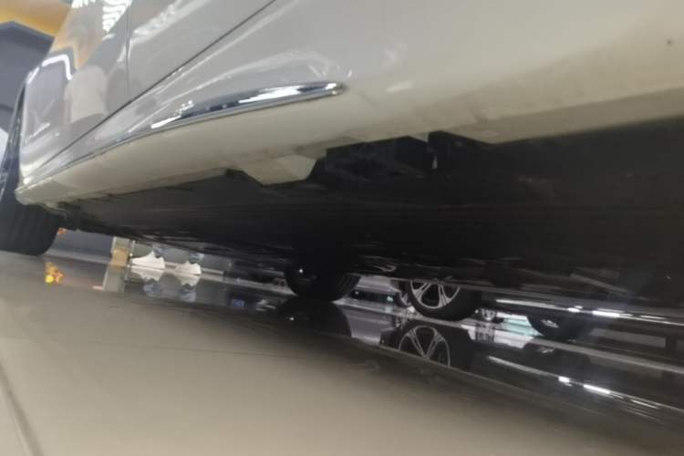 Used Mercedes-Benz C-Class 2024 Restyled C 260 L 4MATIC Sport Edition Left Side Sill