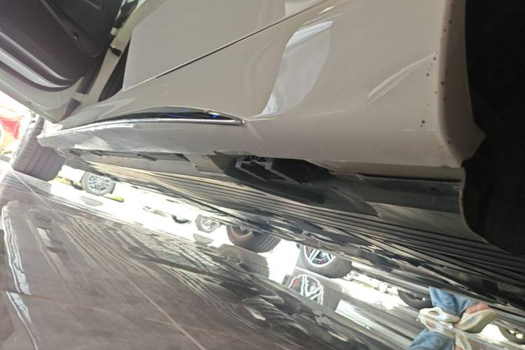 Used Mercedes-Benz C-Class 2024 Restyled C-Class 260 L Sport Edition Left Side Sill
