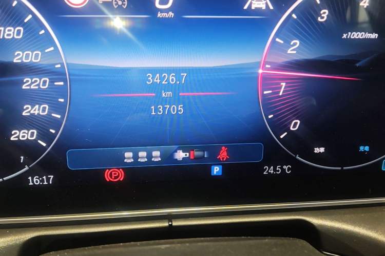 Used Mercedes-Benz C-Class 2024 Facelifted C-Class 260 L Night Edition Sports Version Odometer Close Up