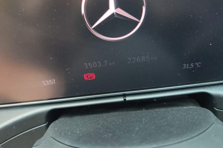 Used Mercedes-Benz C-Class 2024 Facelifted C-Class 260 L Night Edition Sports Version Odometer Close Up
