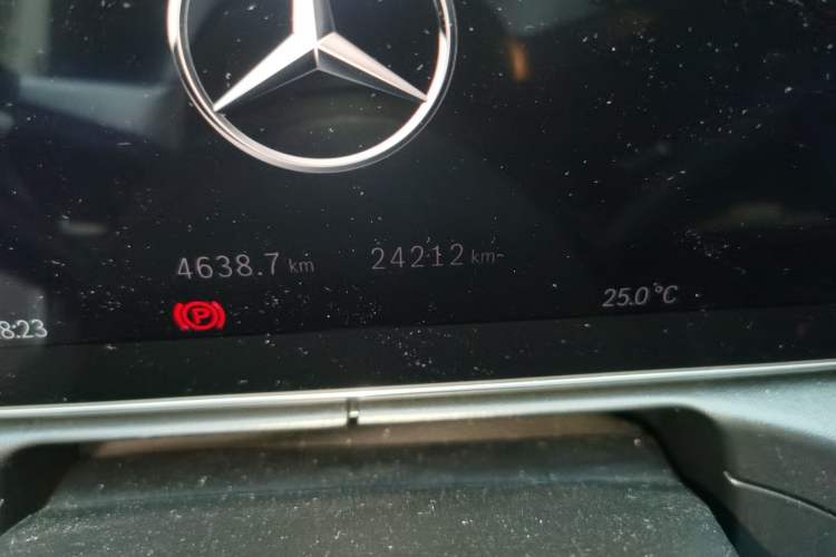 Used Mercedes-Benz C-Class 2024 Restyled C 200 L Sport Edition Odometer Close Up