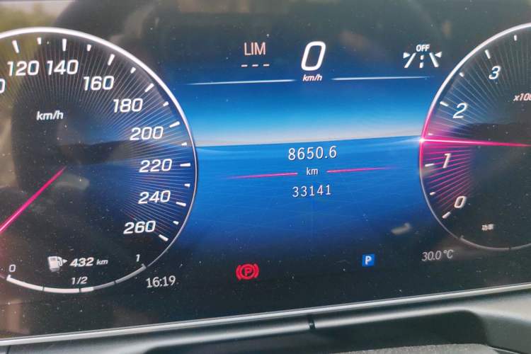 Used Mercedes-Benz C-Class 2024 Restyled C 260 L Sport Edition Odometer Close Up