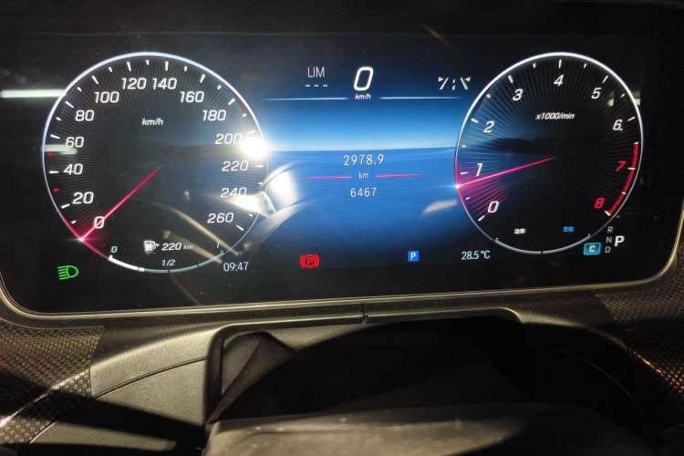 Used Mercedes-Benz C-Class 2024 Second Facelift C 260 L Sport Edition Odometer Close Up