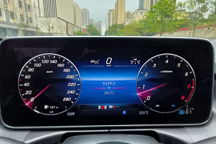 Used Mercedes-Benz C-Class 2024 C 200 L Sport Edition Odometer Close Up