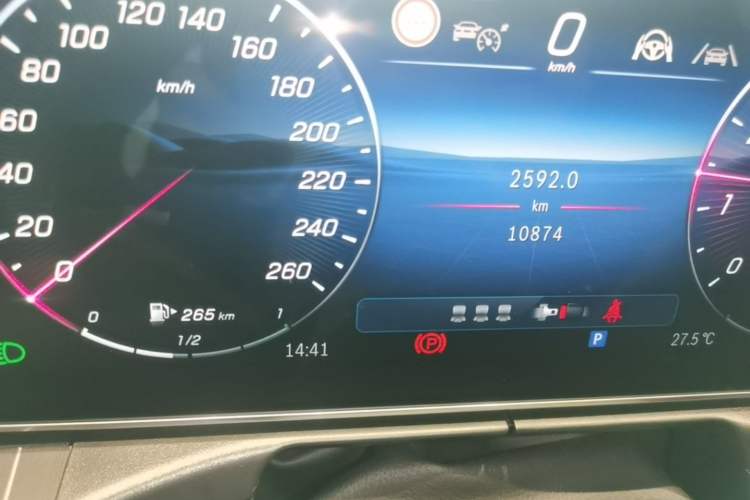 Used Mercedes-Benz C-Class 2024 Facelifted C-Class 260 L Night Edition Sports Version Odometer Close Up