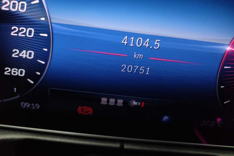 Used Mercedes-Benz C-Class 2024 Facelifted C-Class 260 L Night Edition Sports Version Odometer Close Up