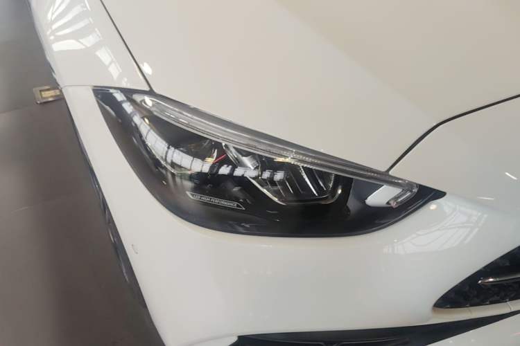 Used Mercedes-Benz C-Class 2024 Facelifted C-Class 260 L Night Edition Sports Version Right Front Headlight