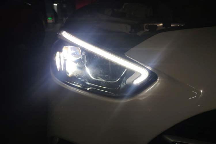 Used Mercedes-Benz C-Class 2024 Restyled C 260 L Sport Edition Right Front Headlight