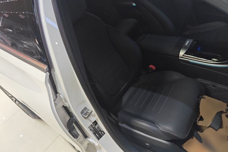 Used Mercedes-Benz C-Class 2024 Second Facelift C 260 L Sport Edition Right Front Seat