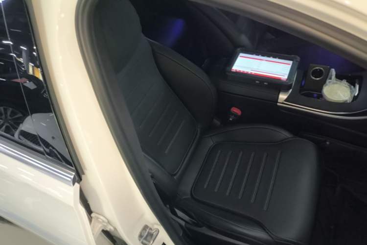 Used Mercedes-Benz C-Class 2024 Restyled C 200 L Sport Edition Right Front Seat