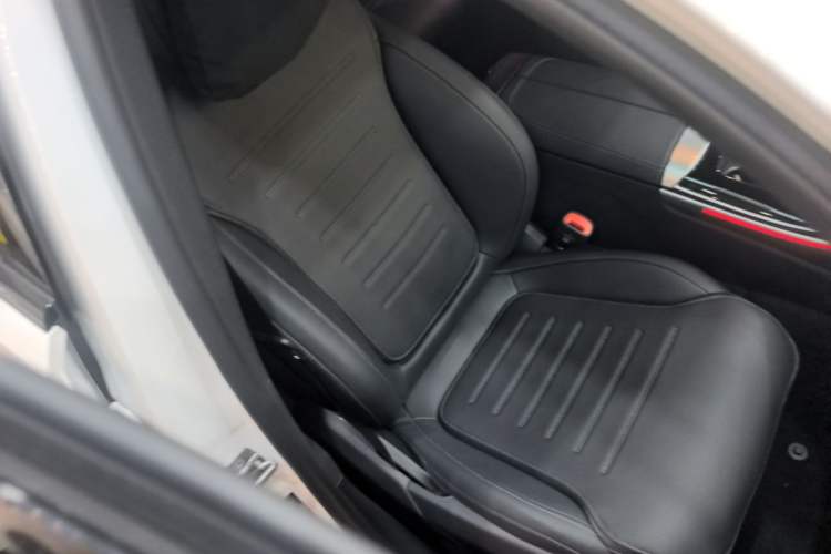 Used Mercedes-Benz C-Class 2024 Facelifted C-Class 260 L Night Edition Sports Version Right Front Seat