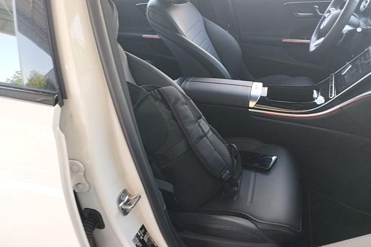 Used Mercedes-Benz C-Class 2024 Facelifted C-Class 260 L Night Edition Sports Version Right Front Seat