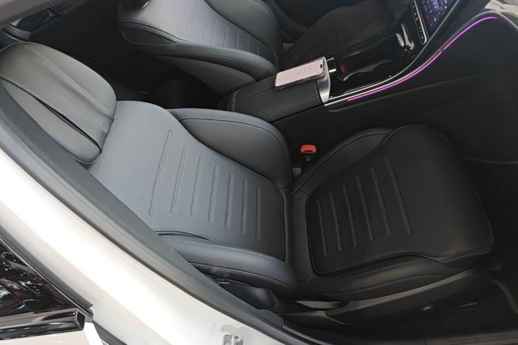 Used Mercedes-Benz C-Class 2024 Second Facelift C 260 L Starry Night Sport Edition Right Front Seat
