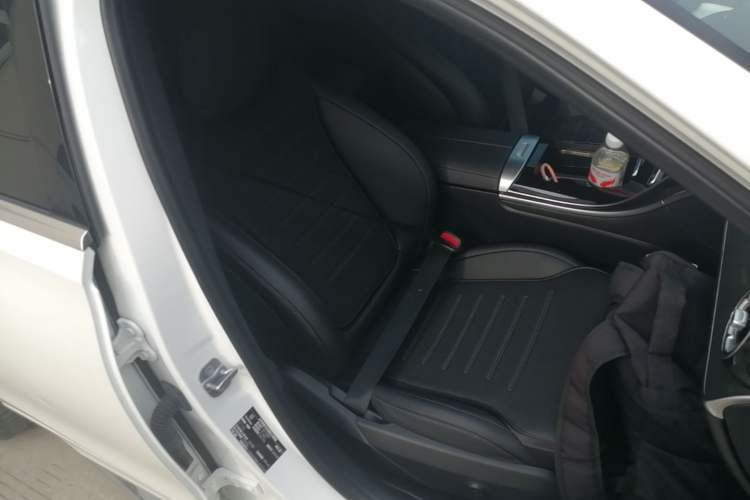 Used Mercedes-Benz C-Class 2024 Restyled C-Class 260 L Sport Edition Right Front Seat