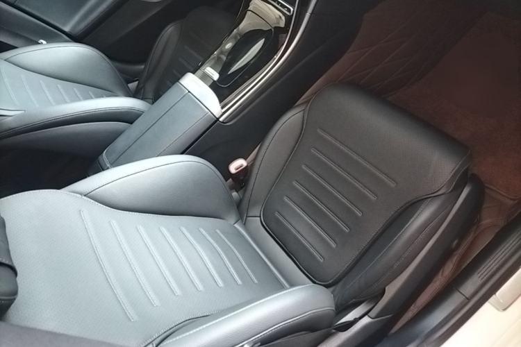 Used Mercedes-Benz C-Class 2024 Restyled C 260 L Sport Edition Right Front Seat