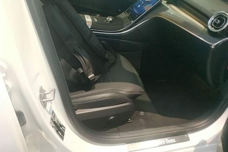 Used Mercedes-Benz C-Class 2024 Second Facelift C 260 L Sport Edition Right Front Seat