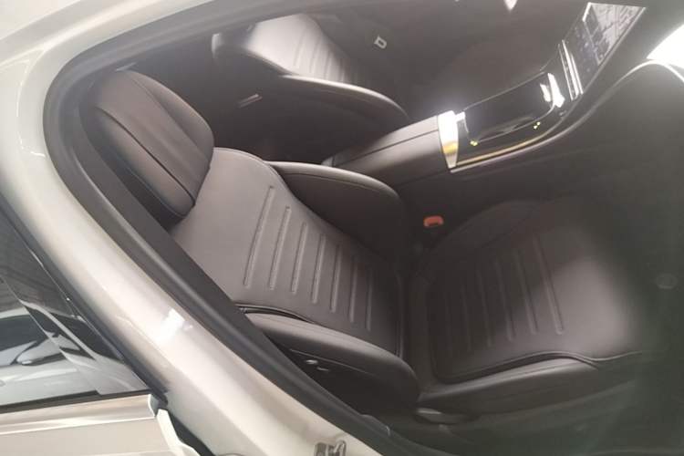 Used Mercedes-Benz C-Class 2024 Restyled C 260 L Sport Edition Right Front Seat