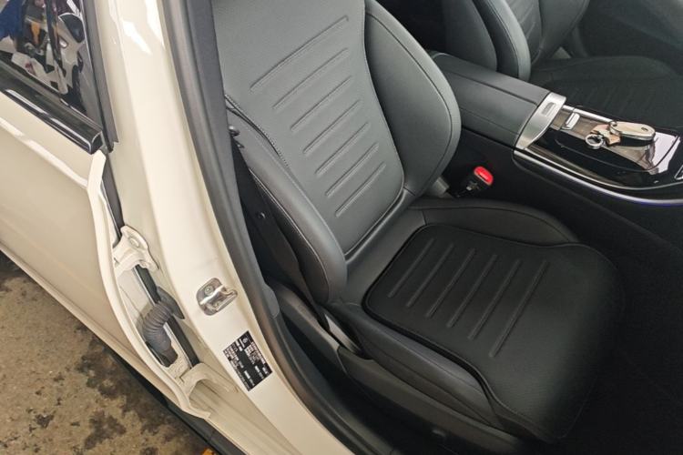 Used Mercedes-Benz C-Class 2024 Facelifted C-Class 260 L Night Edition Sports Version Right Front Seat
